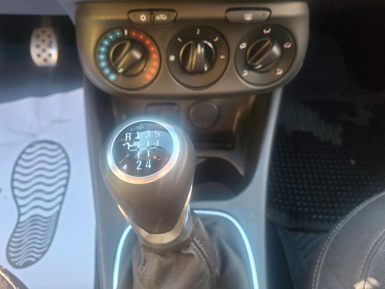 Opel Corsa 1.4 90CV GPL Tech 5 porte b-Color Neopatentati