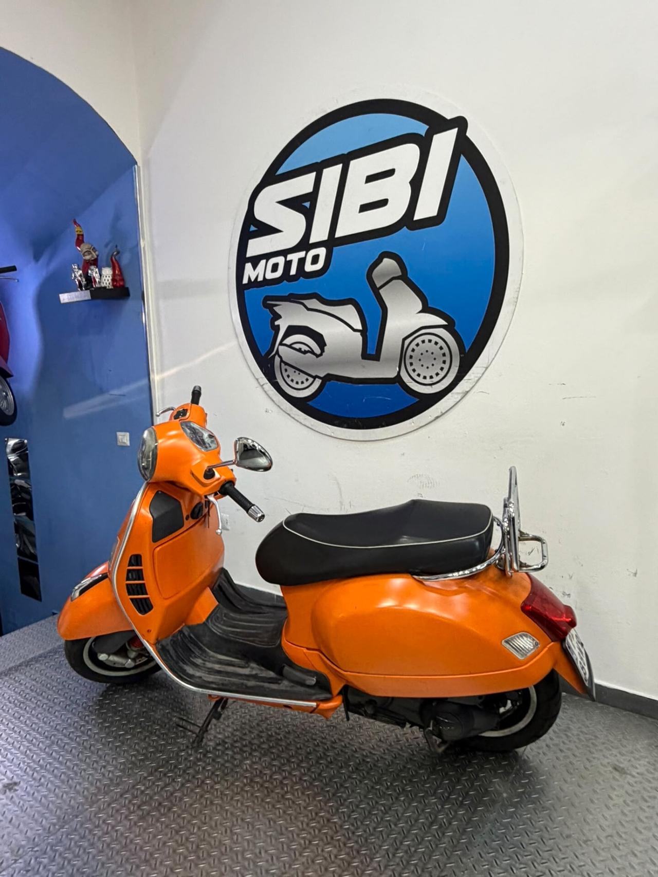 Piaggio Vespa 300 GTS