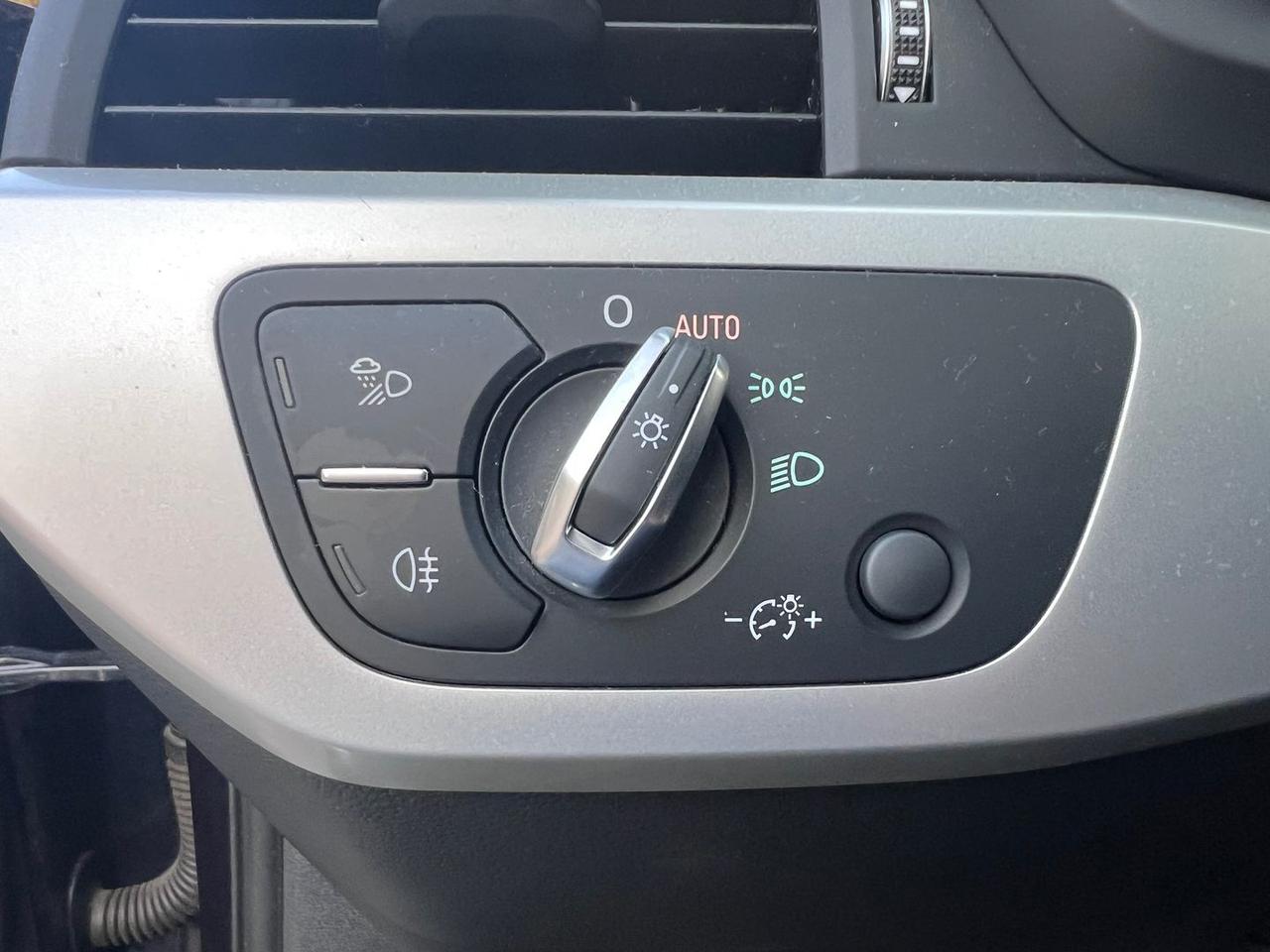 Audi A4 2.0 35 TDI Business Sport #8876