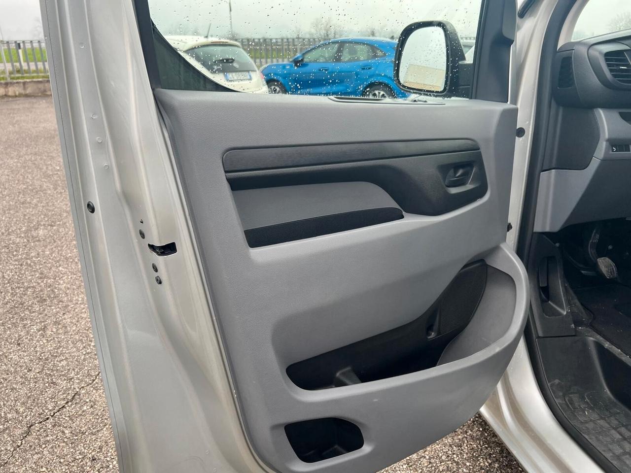 Peugeot Expert BlueHDi 115 S&S PL-TN Combi Standard 9 POSTI