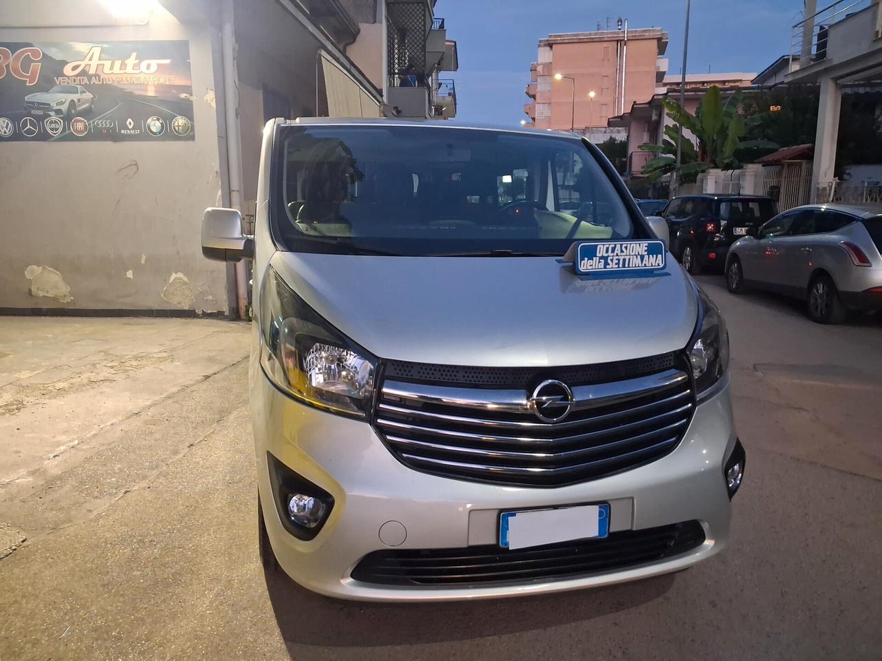 Opel Vivaro 1.6 CDTI uni pro 9 posti (Gancio train