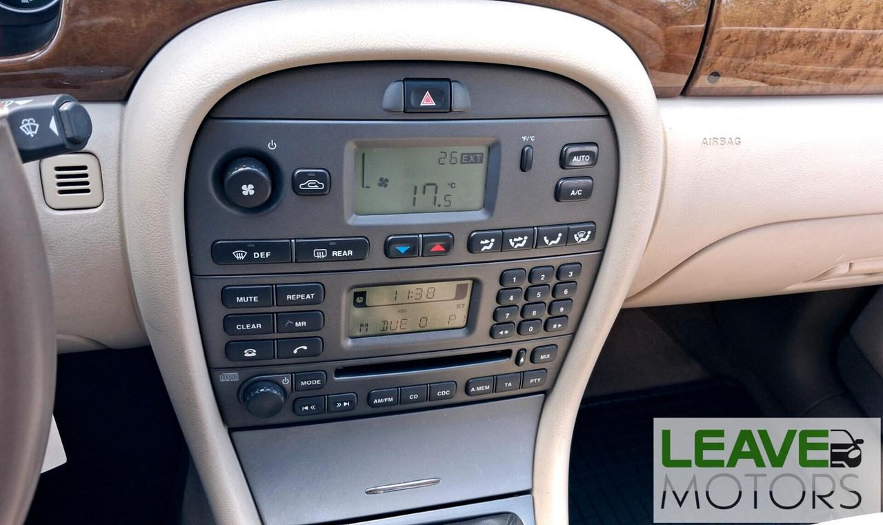 Jaguar X-Type 2 litri V6 Executive (M1540)