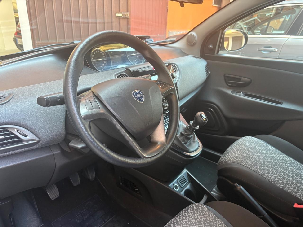 Lancia Ypsilon 1.0 FireFly 5 porte S&S Hybrid Ecochic A. Ferretti