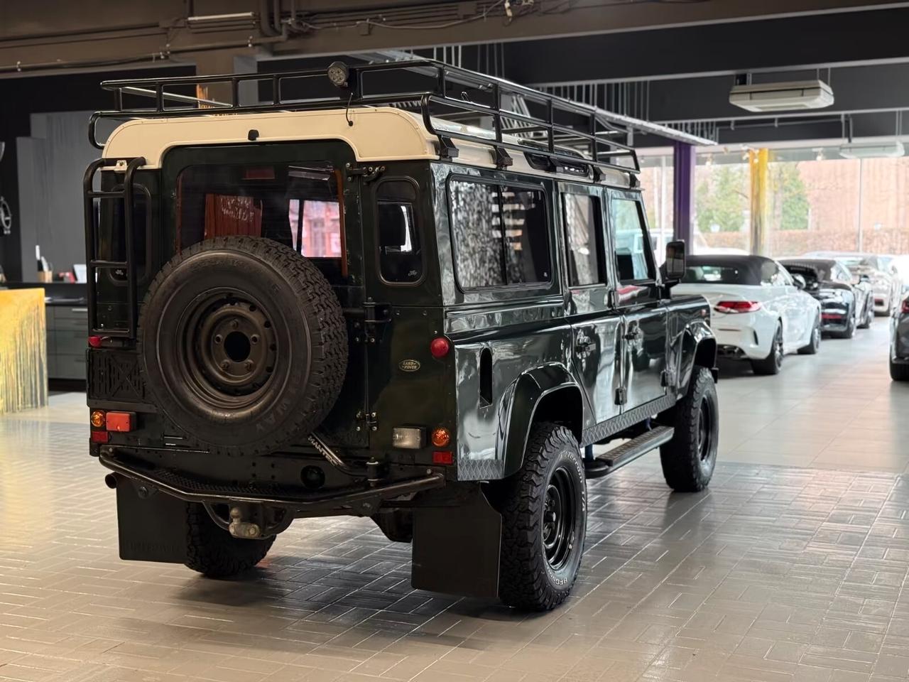 Land Rover Defender 110 2.5 Td5 Station Wagon 9 POSTI