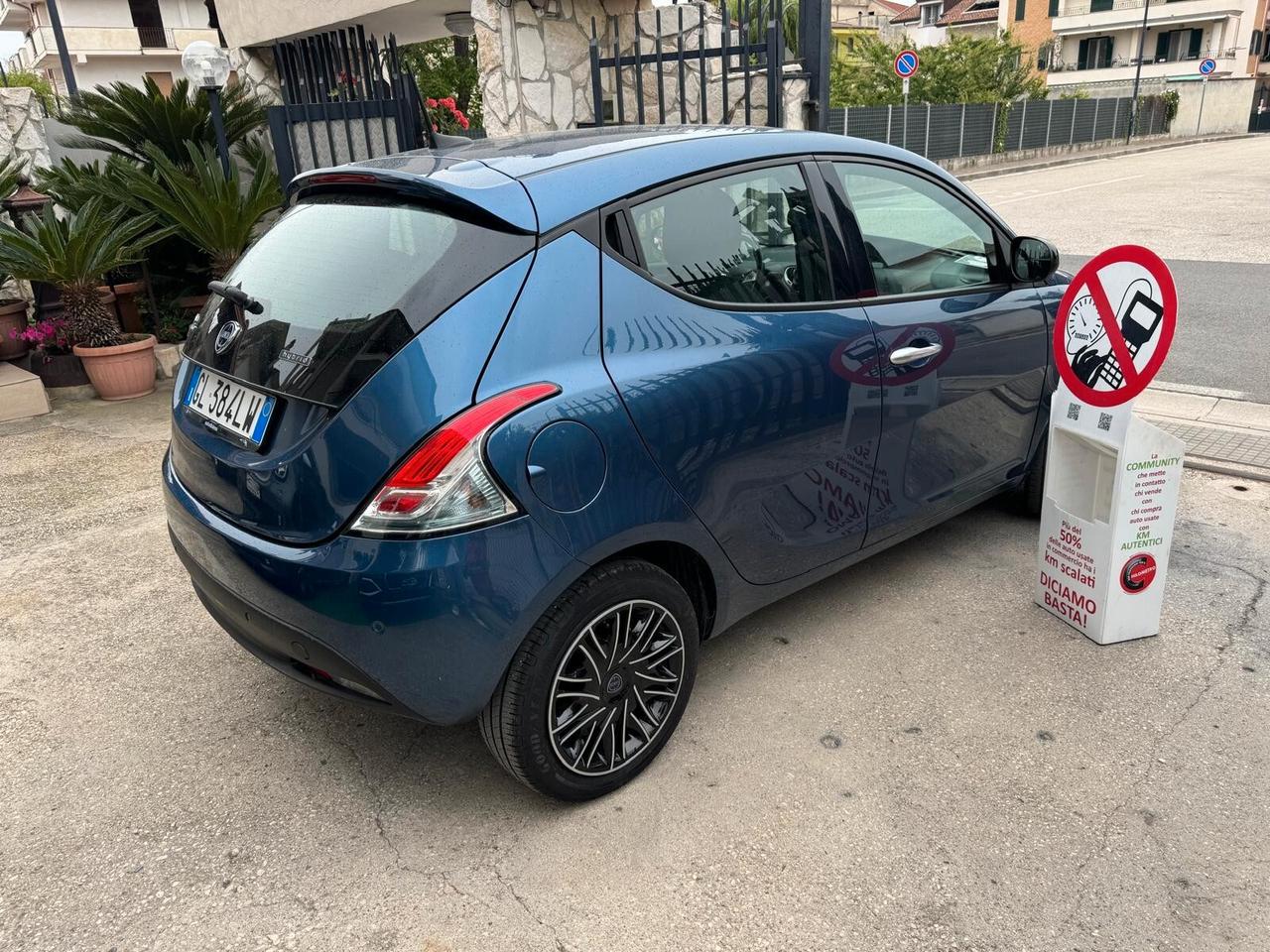 Lancia Ypsilon 1.0 FireFly 5 porte S&S Hybrid UnYca