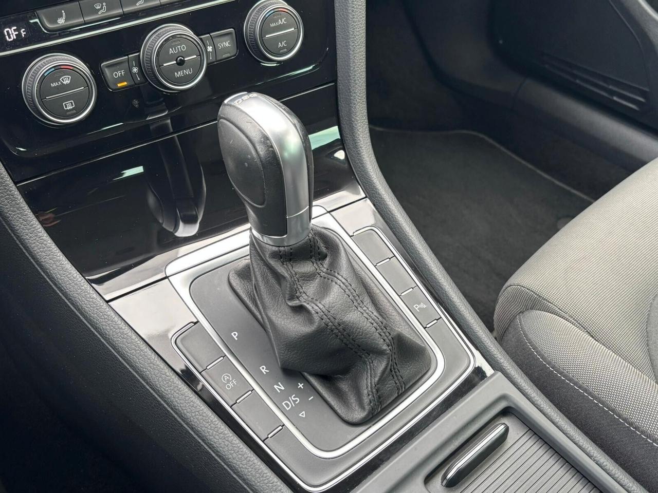 Volkswagen Golf 2.0 DSG 5p. R-Line