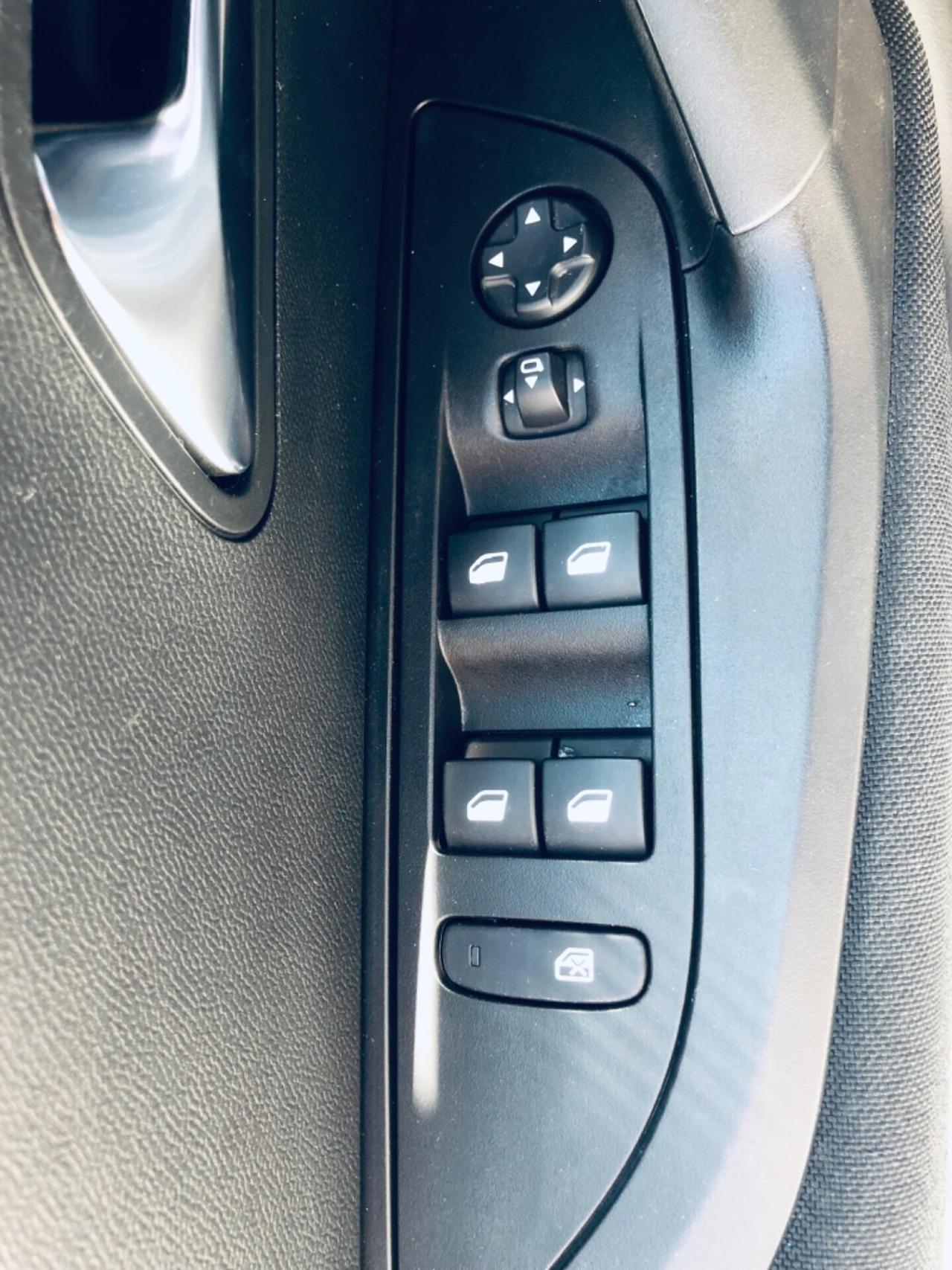 Peugeot 2008 BlueHDi 110 S&S BUSINESS