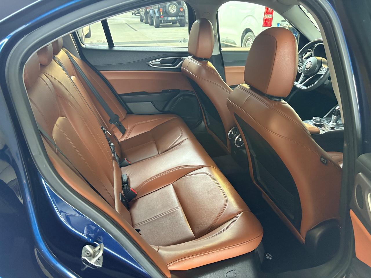 Alfa Romeo Giulia 2.2 Q2 Turbodiesel 180 CV AT8 Business Sport Launch Ed.