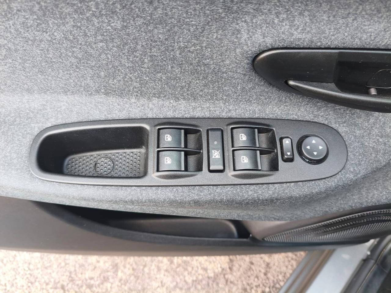 Lancia Ypsilon 1.0 FireFly 5 porte S&S Hybrid UnYca