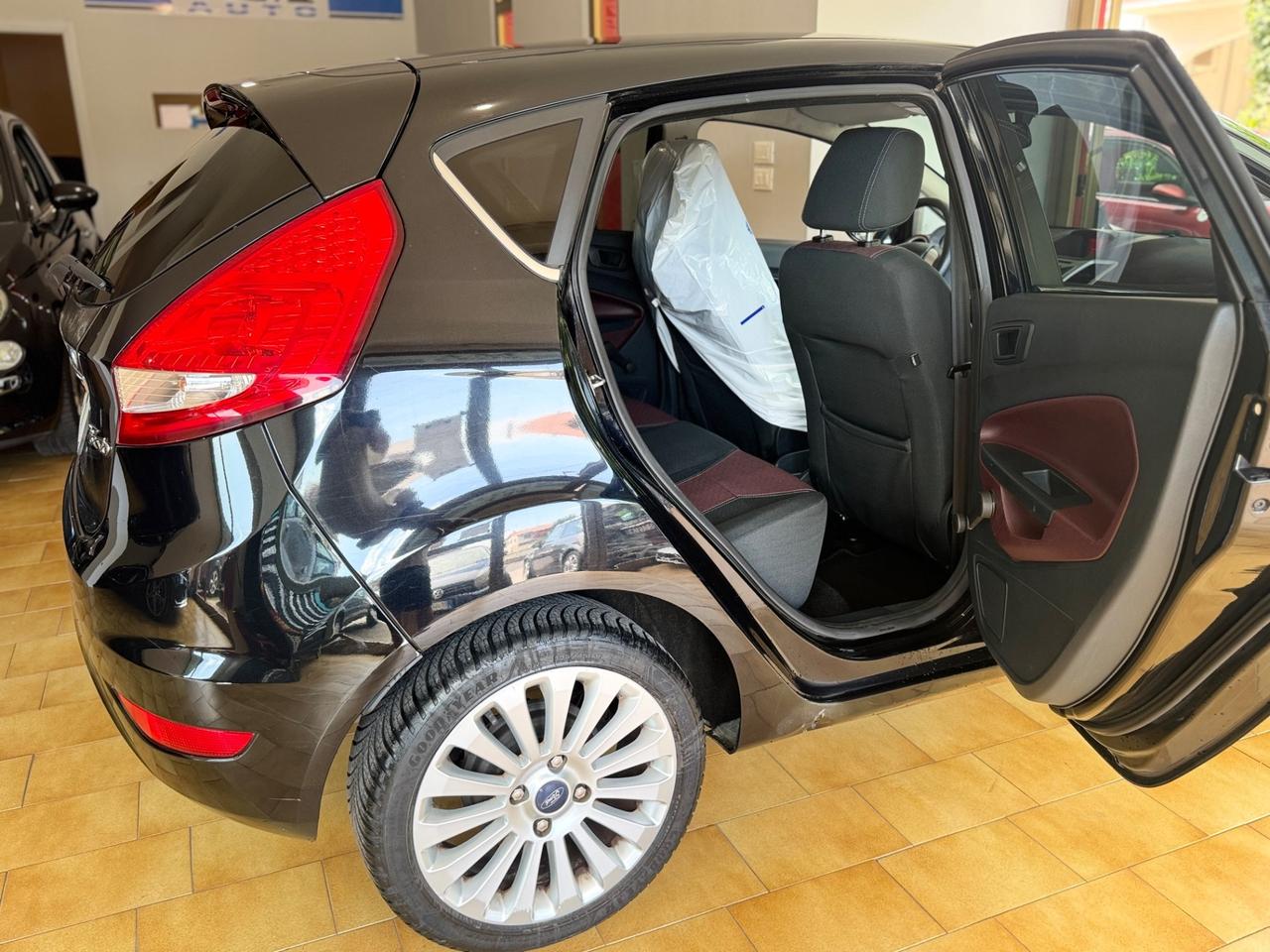 Ford Fiesta 1.4 TDCi 68CV 5 porte Titanium