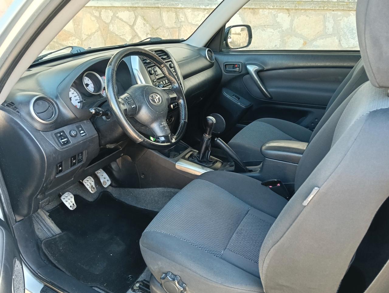 Toyota RAV 4 RAV4.com 2.0 Tdi D-4D cat 3 porte Sol VETRINA
