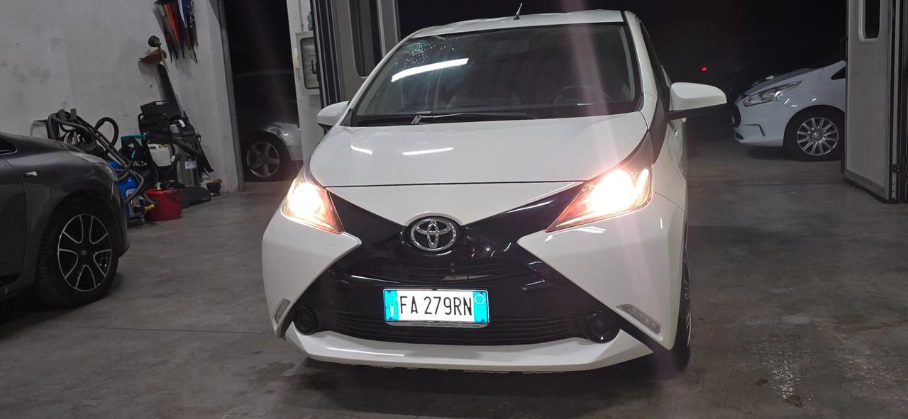 Toyota Aygo 1.0 VVT-i 69 CV 3 porte x-clusiv