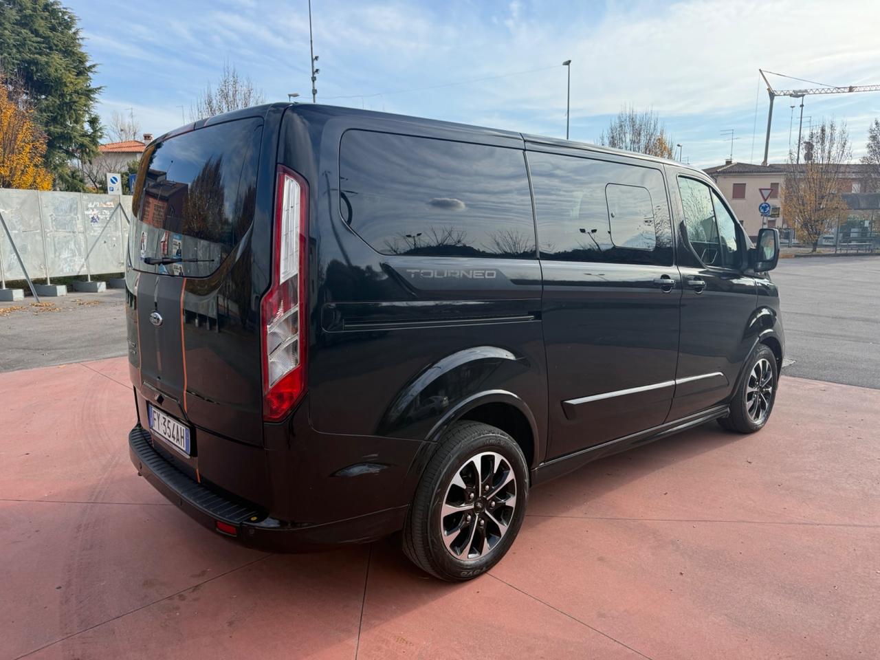 Ford Tourneo Custom 320 2.0 TDCi 185CV PC Sport