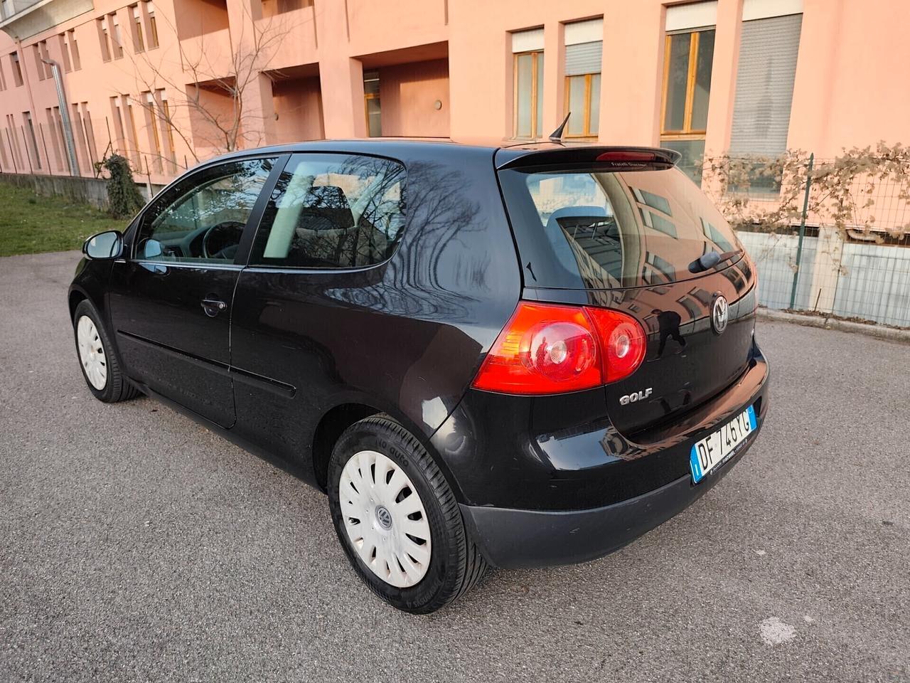 Volkswagen Golf 5 1.6 Benz 1 proprietario