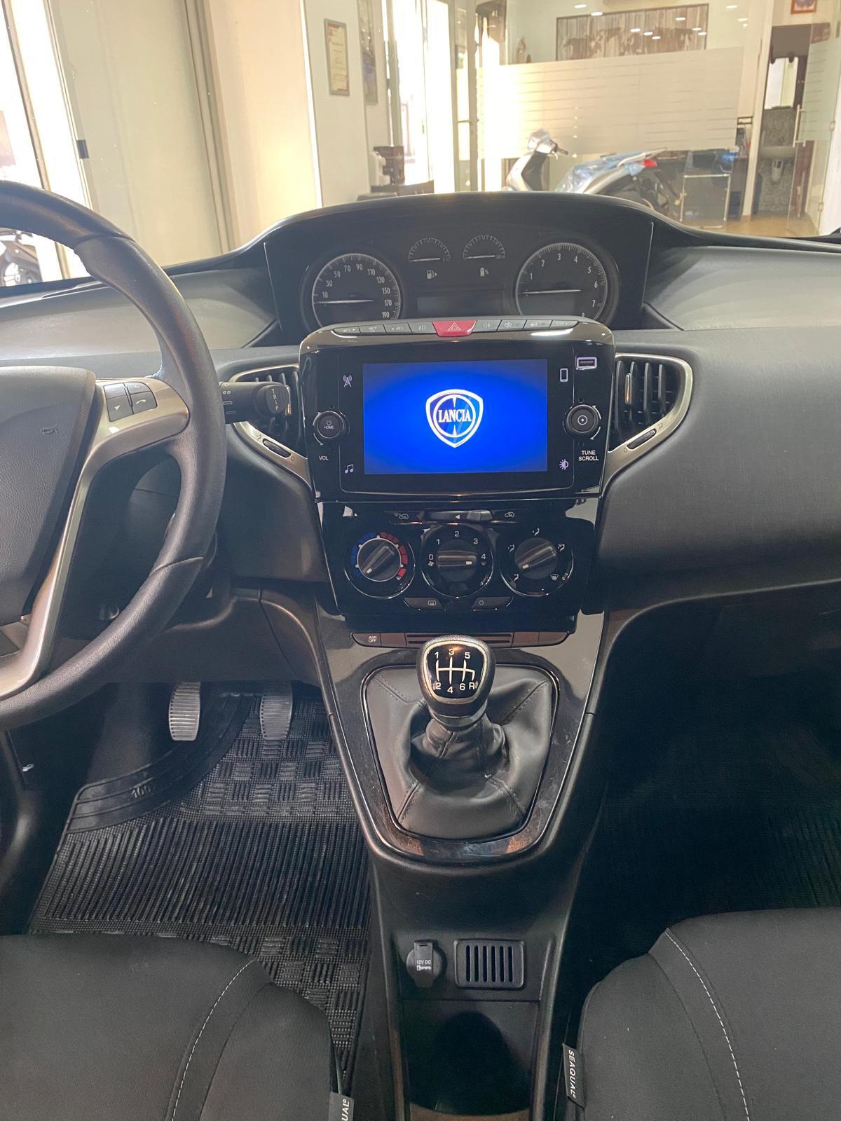 LANCIA YPSILON 1.0 HYBRID 2022-