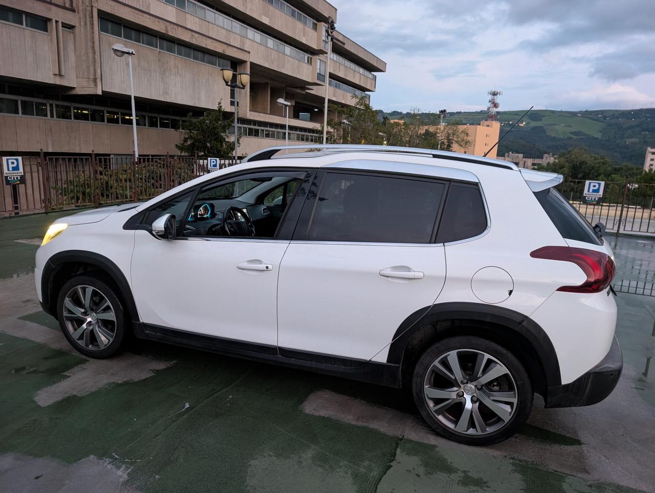 Peugeot 2008 BlueHDi 120 S&S Black Matt