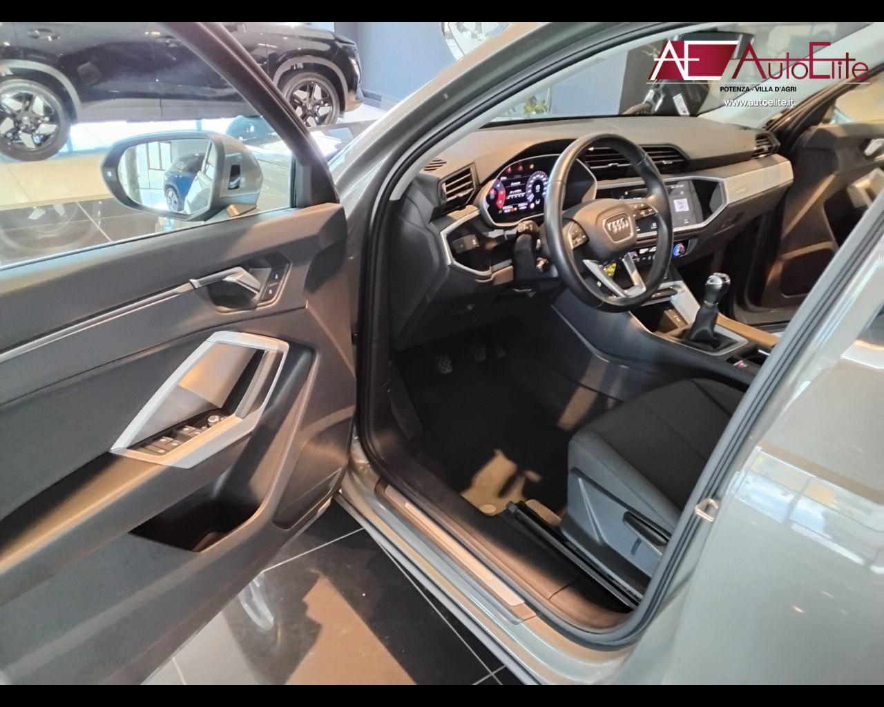 AUDI Q3 35 TDI quattro Business Advanced