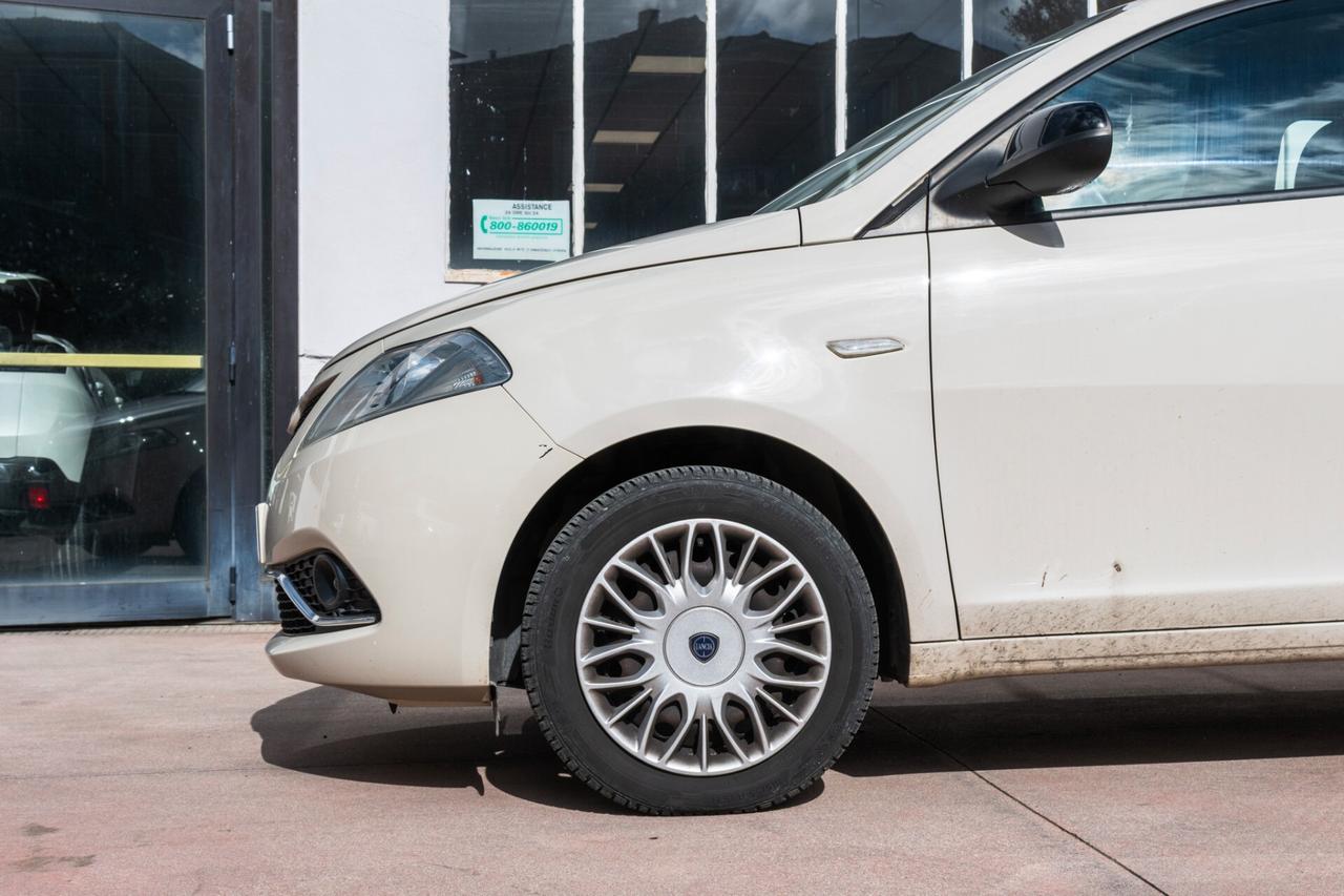 Lancia Ypsilon 1.2 69 CV 5 porte Silver