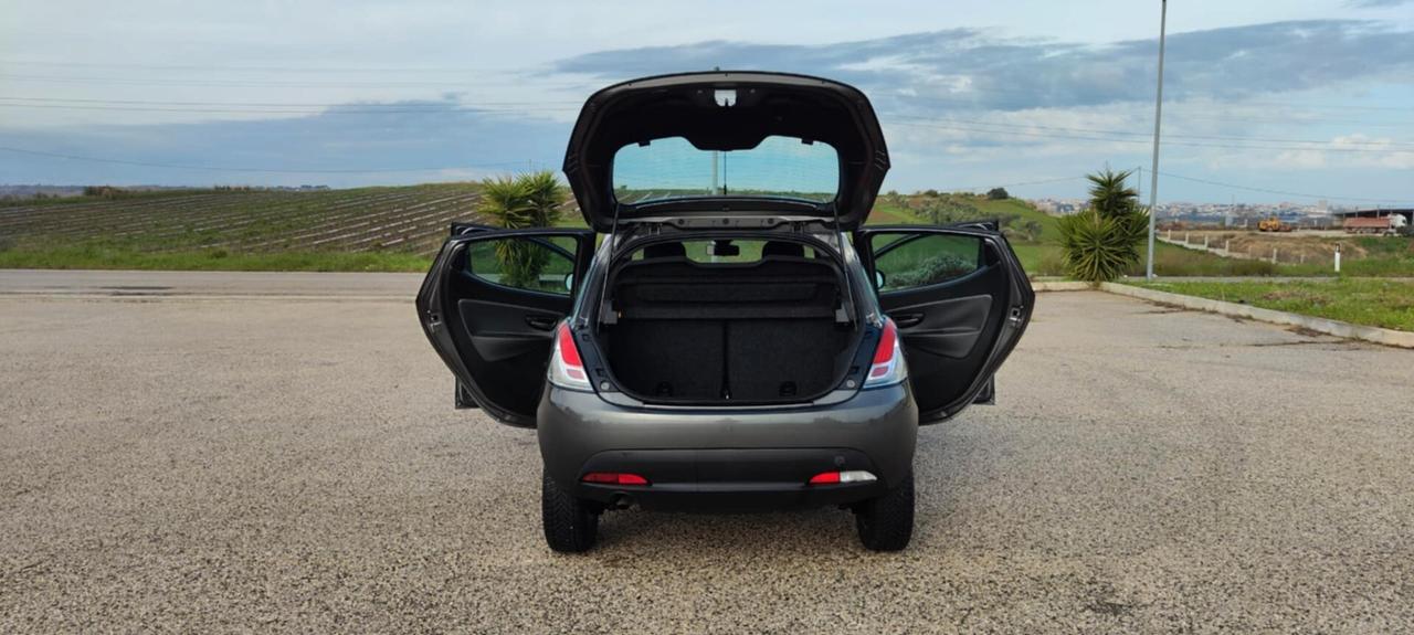 Lancia Ypsilon 0.9 TwinAir 85 CV 5 porte Metano Ecochic Gold