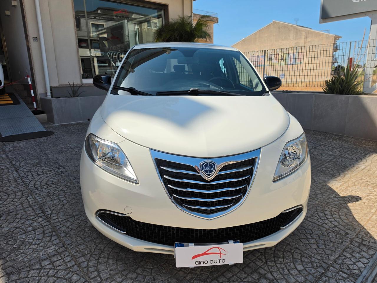 Lancia Ypsilon 1.2 69 CV 5 porte S&S Silver