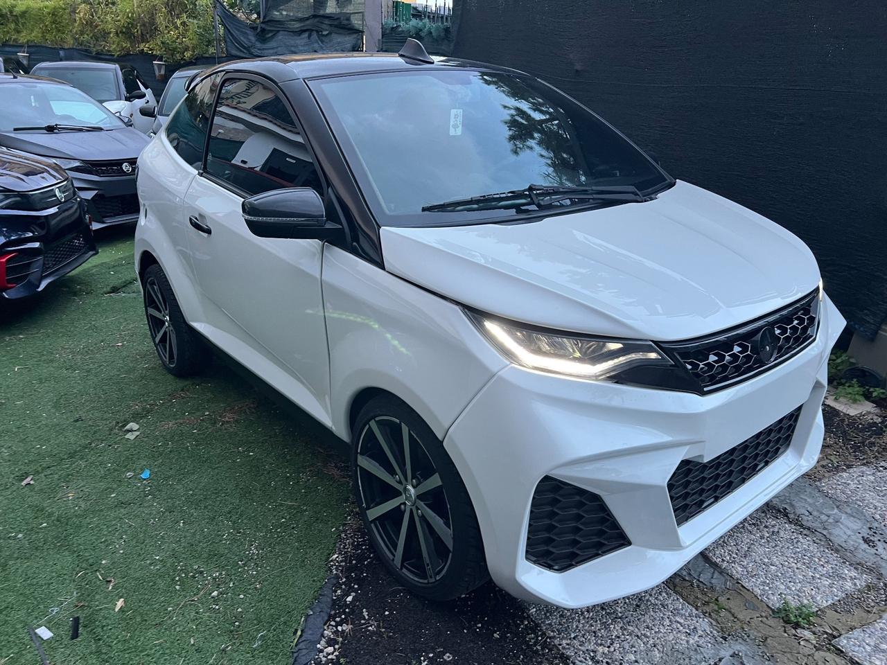 Aixam Ambition pearly full 2024 14000 km