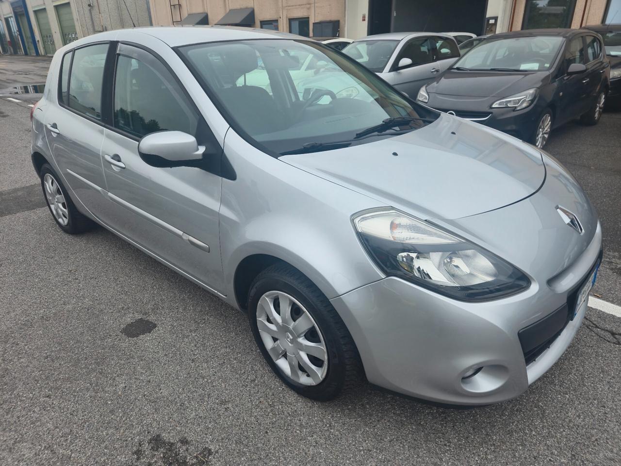 Renault Clio 1.2 16V 5 porte Dynamique