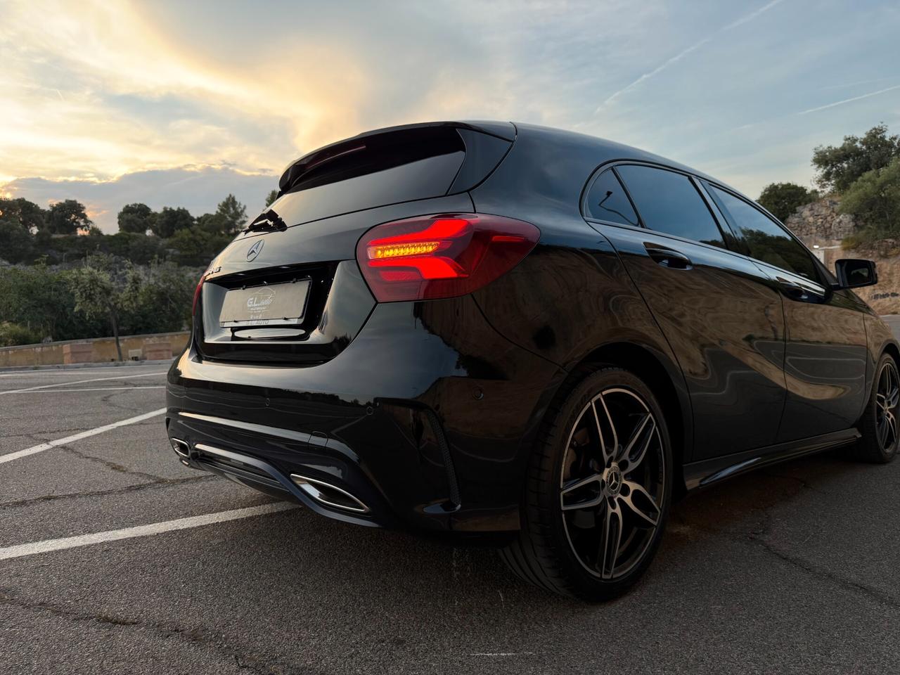 Mercedes A180 PREMIUM NIGHT EDITION/1500 110CV/LED/18"