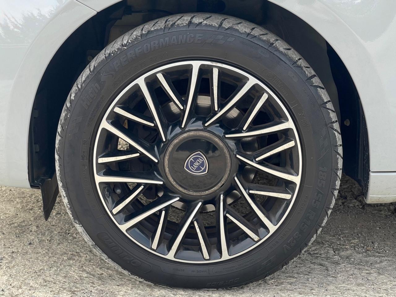 Lancia Ypsilon 1.2 69 CV 5 porte Mya