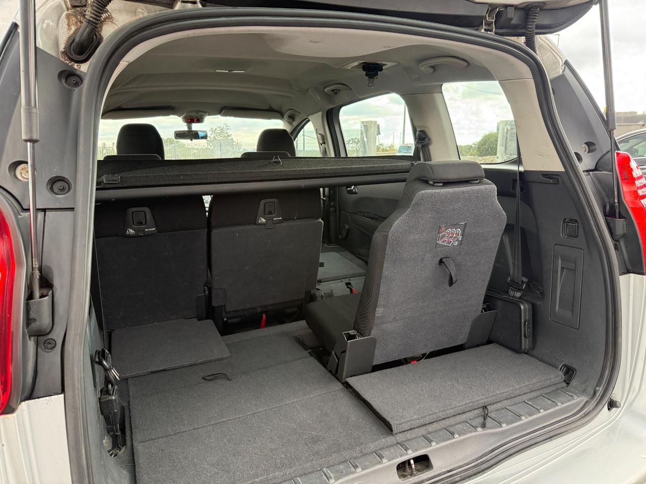 Peugeot 5008 1.6 HDi 112CV Tecno 7 POSTI