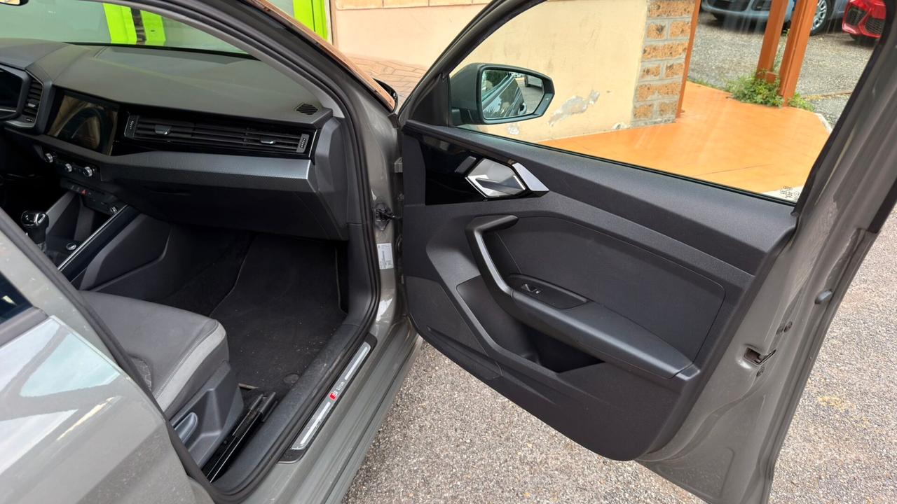 Audi A1 SPB 30 TFSI S tronic Identity Black