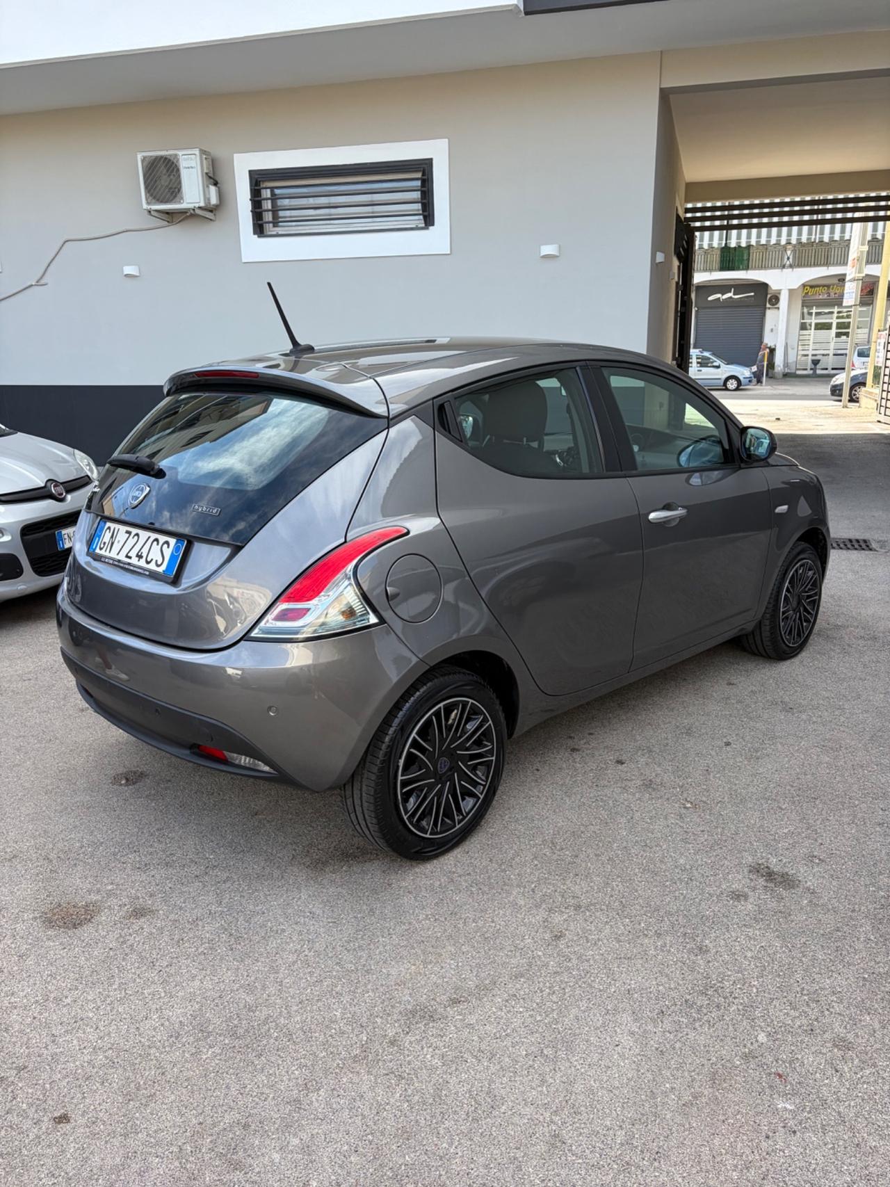 Lancia Ypsilon 1.0 FireFly 5 porte S&S Hybrid Gold Plus