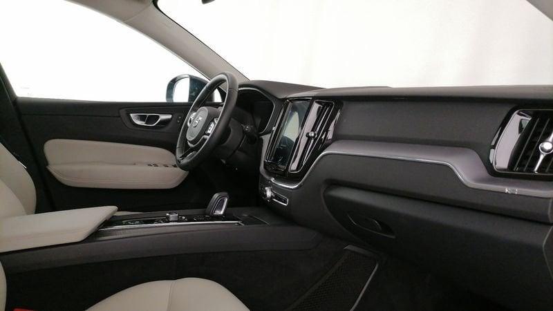 Volvo XC60 2.0 b5 Momentum Pro awd auto