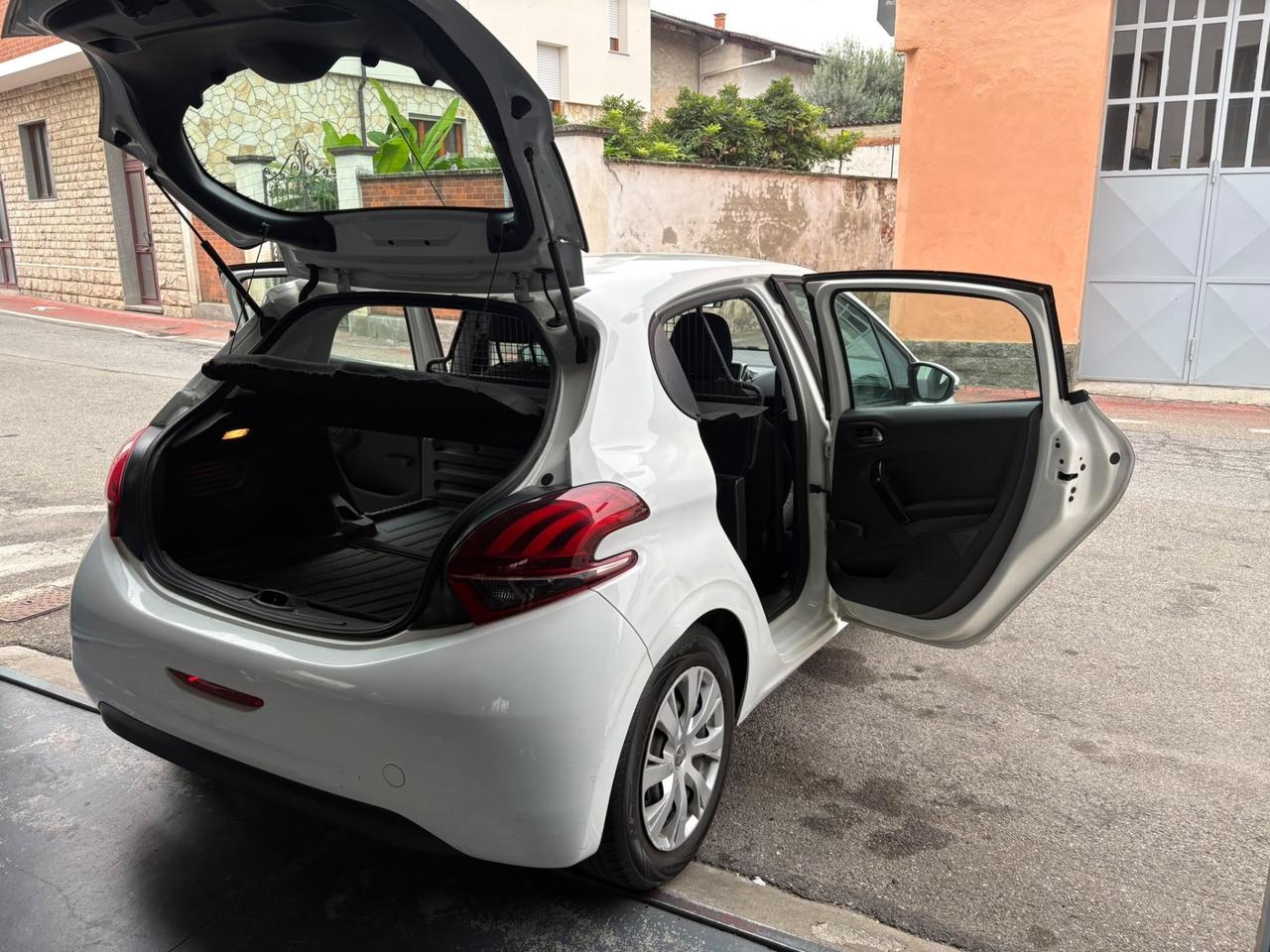Peugeot 208 BlueHDi 75 5 porte Van Active