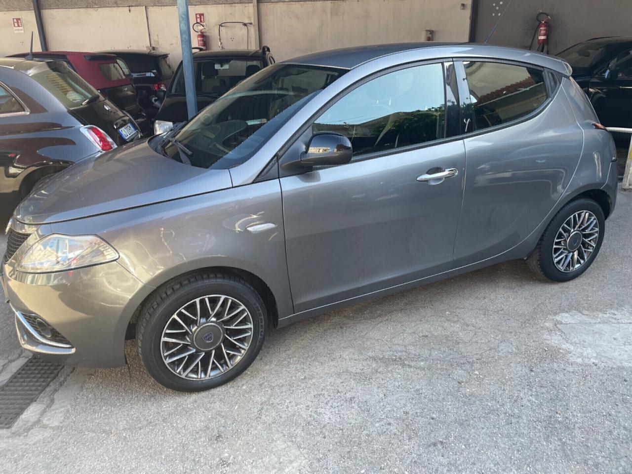 Lancia Ypsilon 1.2 69 CV 5 porte Gold