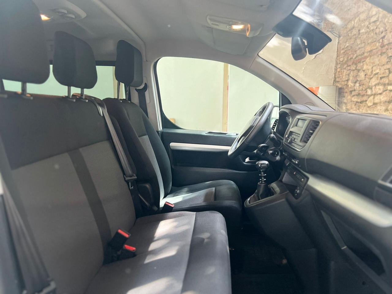 Peugeot Traveller BlueHDi 120 S&S Standard Business