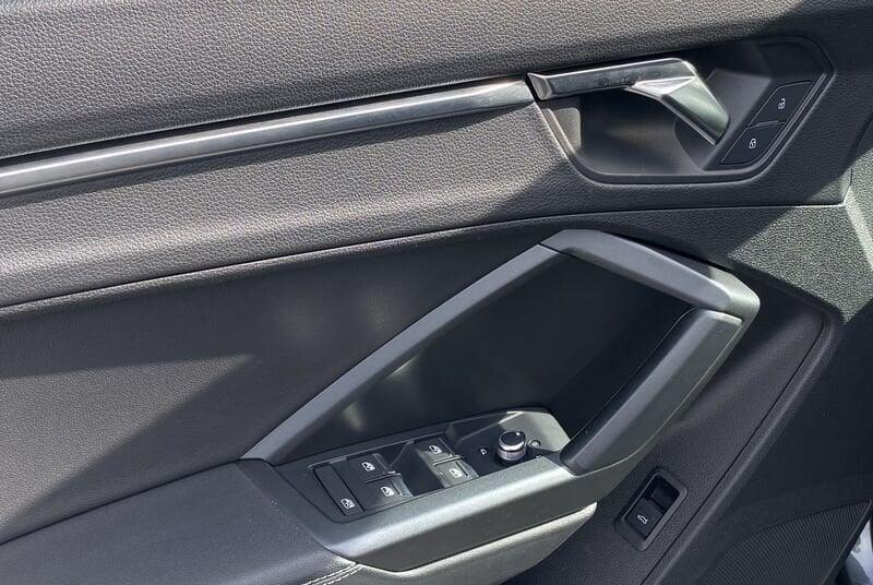 Audi Q3 SPB S Line interno ed esterno 2.0 TDI 150CV S-Tronic 35
