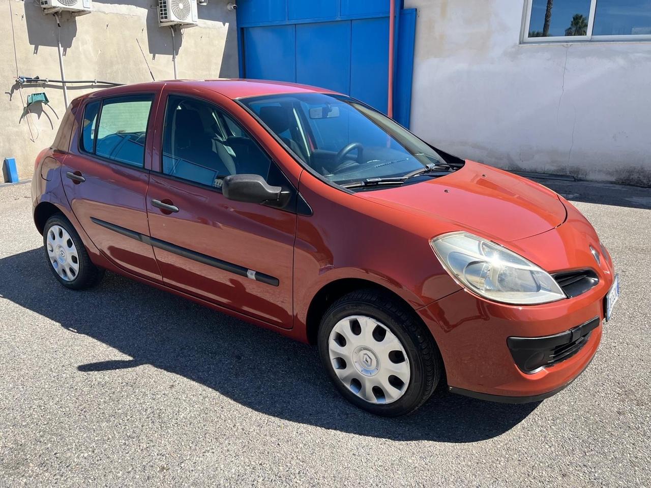 Renault clio 5P-1.2 benz - full -2007
