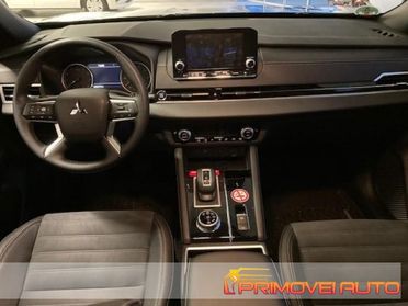 MITSUBISHI Outlander 2.5 2WD CVT Black Edition