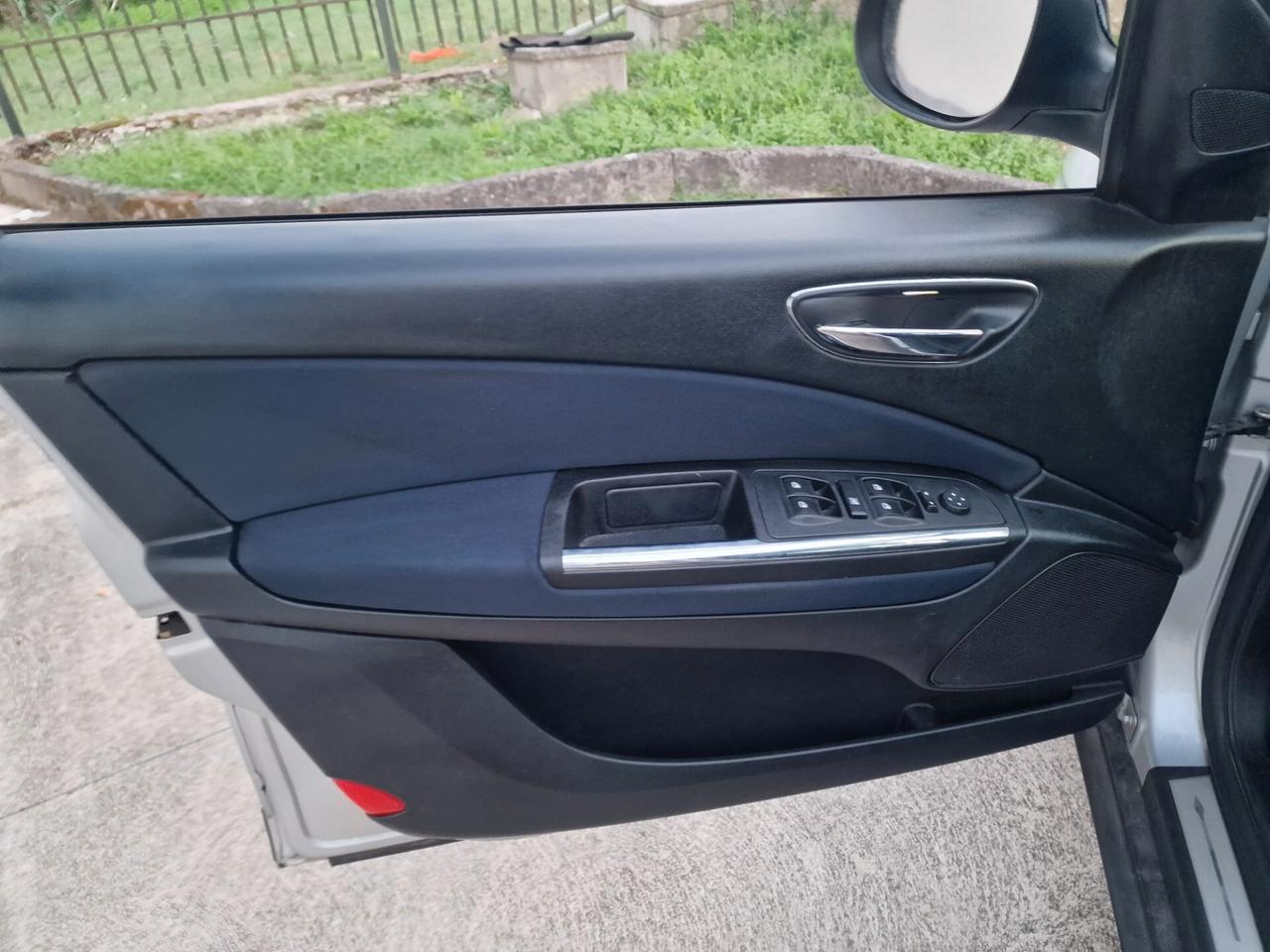 Lancia Delta 1.6 MJT DPF Gold - 2012
