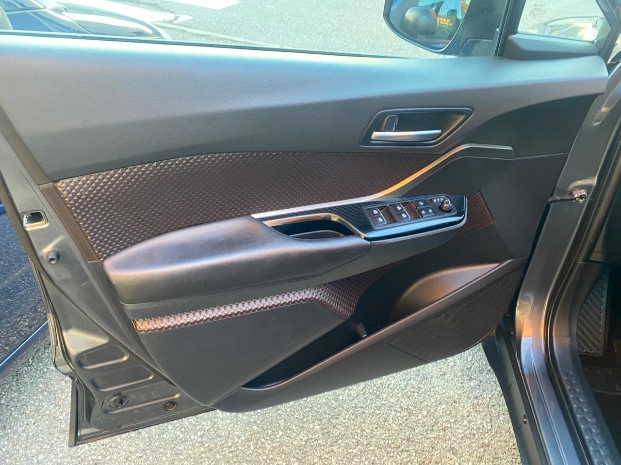 Toyota C-HR 1.8 Hybrid E-CVT Lounge 2WD NEOPATENTATI!!!