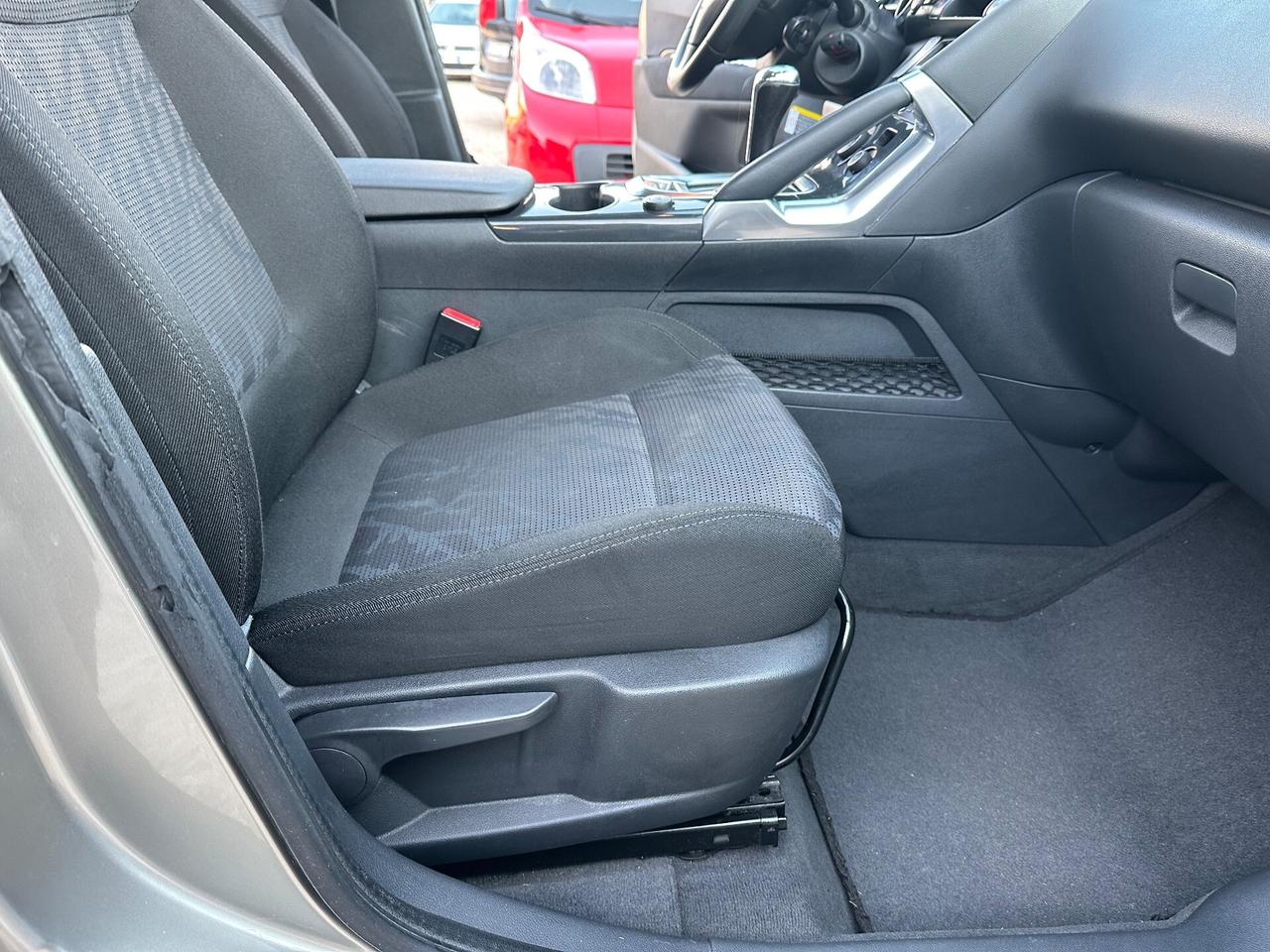 Peugeot 3008 1.6 HDi 110CV cambio robotizzato