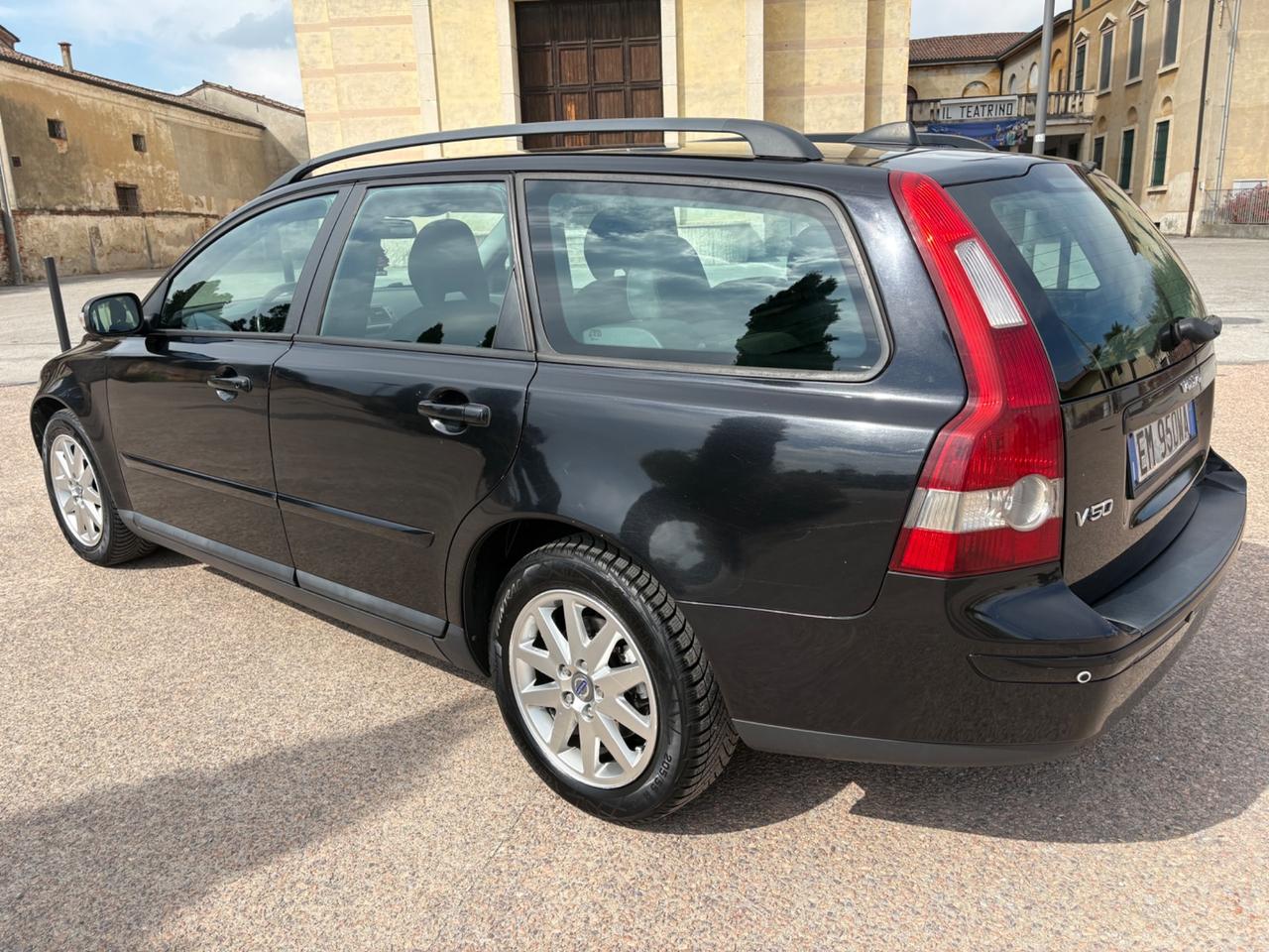 Volvo V50 D anno 2012 pronta a uso ok neo patentati