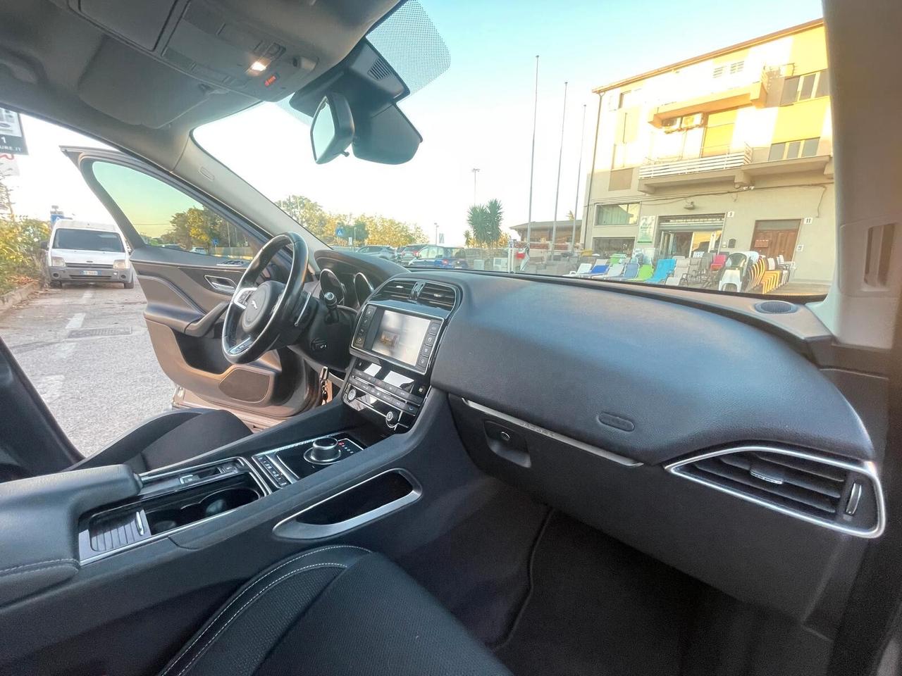 Jaguar F-Pace 2.0 D 180 CV AWD aut. R-Sport