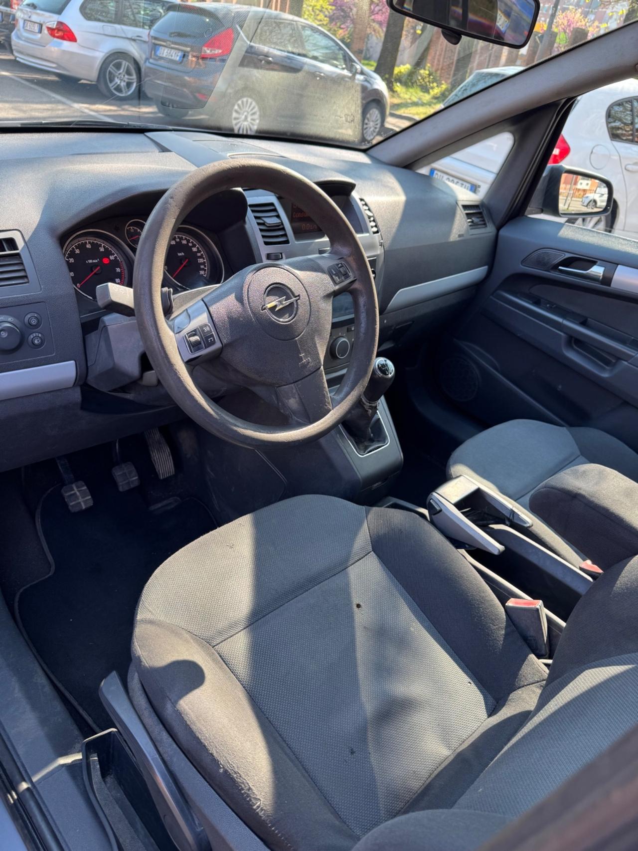 Opel Zafira 1.8 16V VVT Club