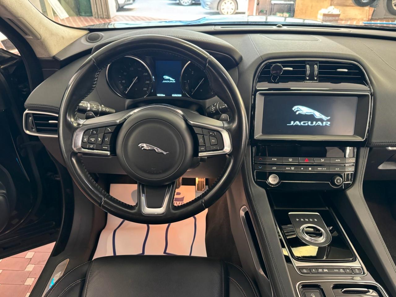 Jaguar F-Pace 2.0 D 180 CV aut. Portfolio - UNICO PROPRIETARIO