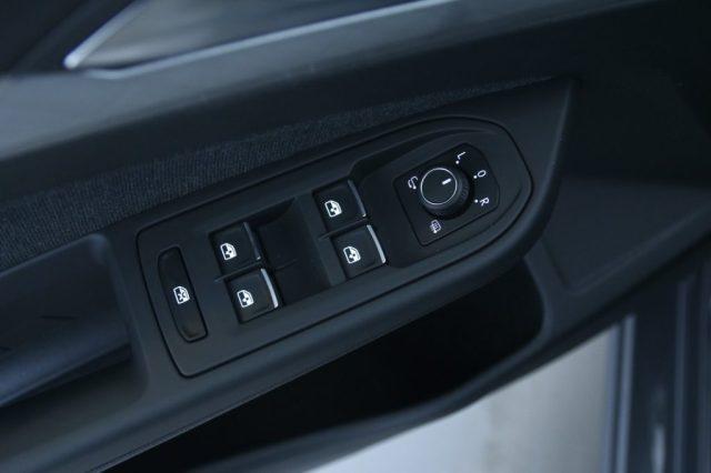 VOLKSWAGEN Golf 1.0 eTSI EVO DSG Life / Neopatentati