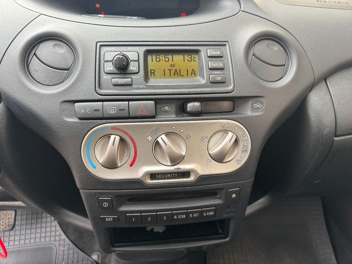 TOYOTA YARIS 1.4 Tdi D-4D Sol