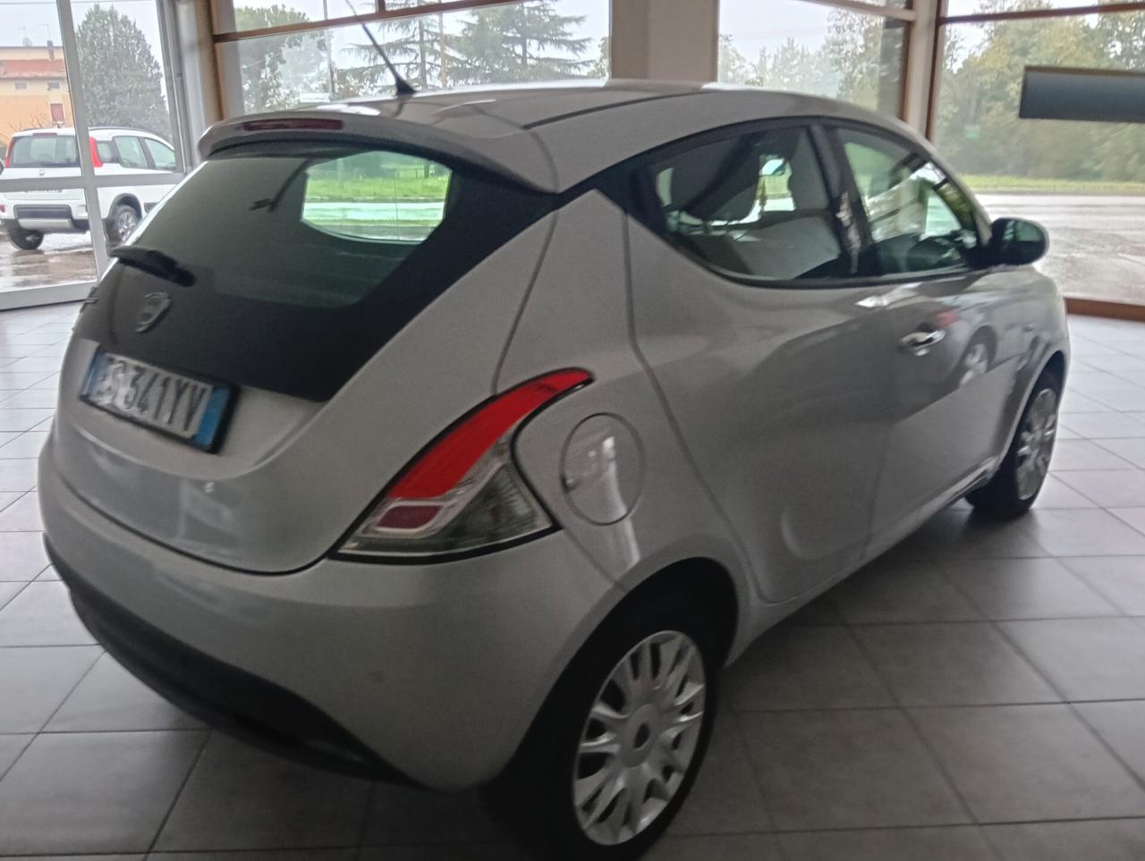 Lancia Ypsilon 1.2 69 CV 5 porte S&S Silver