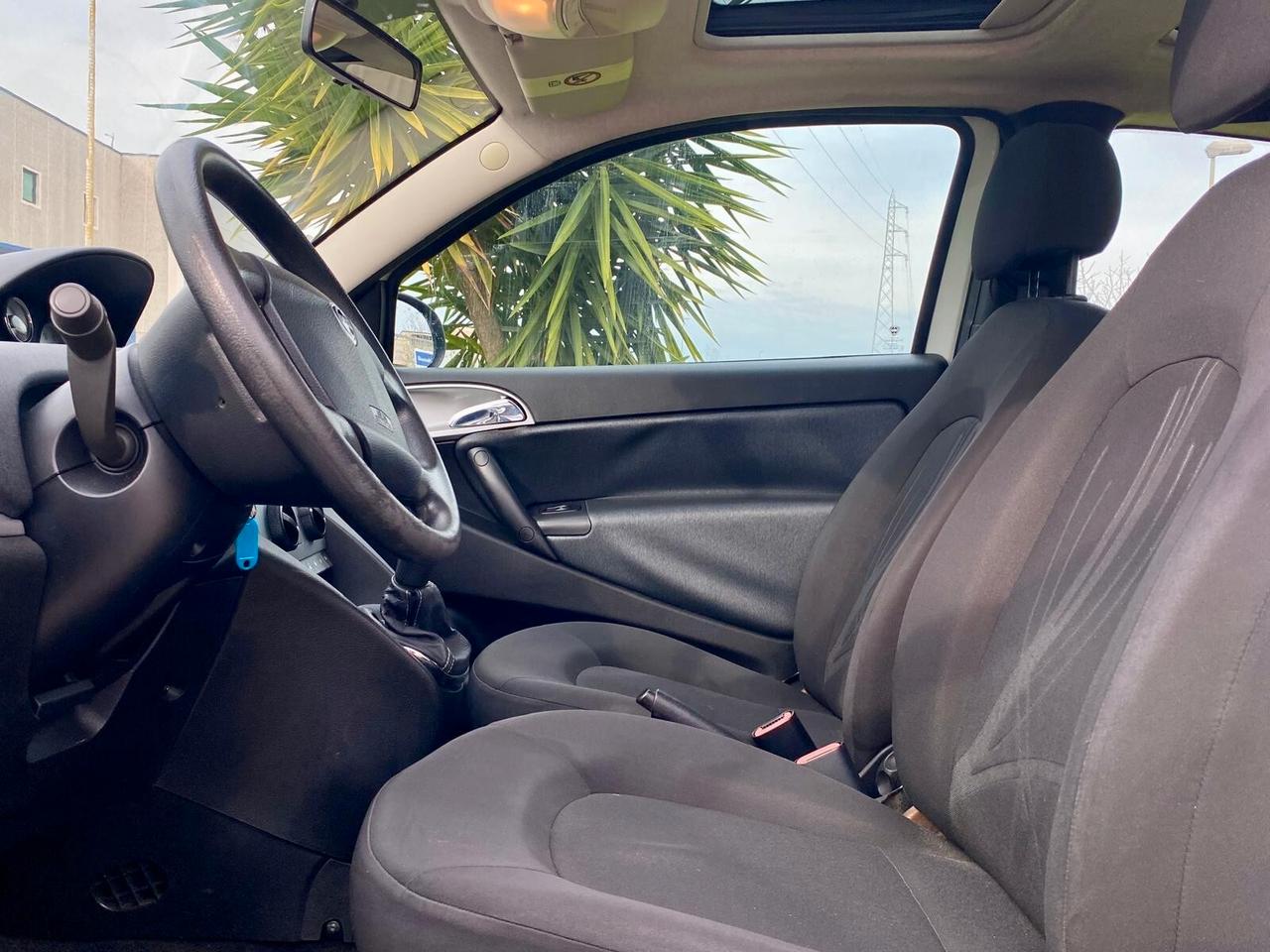 Lancia Ypsilon 1.3 MJT 75 cv. Unyca