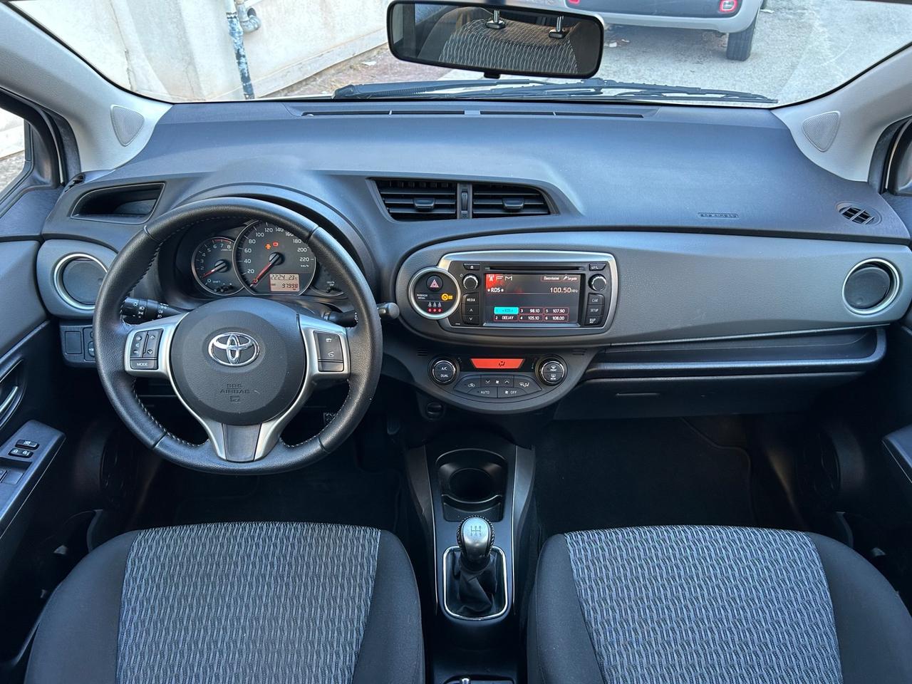 Toyota Yaris 1.0 b. solo 97000 km